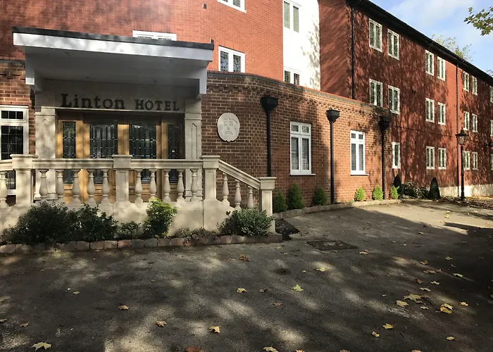 Hotels with tennis Linton Luton