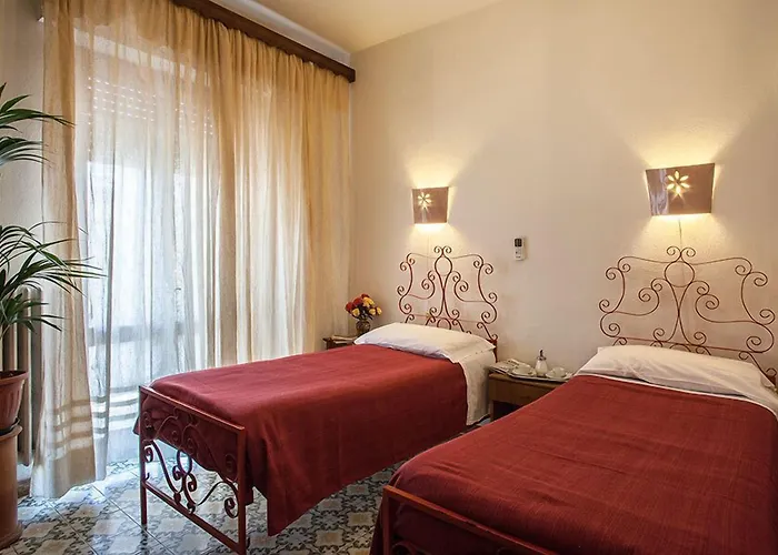 Hotel Villarosa con Vespa Rent