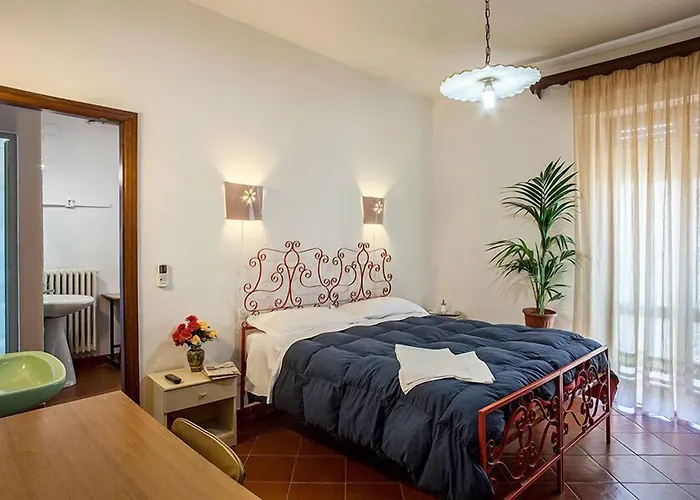 Hotel Villarosa con Vespa Rent Sarroch