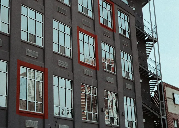 Family Hotel: Feather Factory Hotel