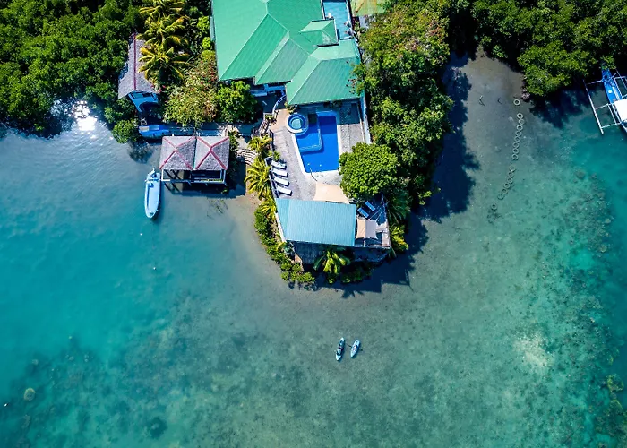 4 star hotel: Edgewater Dive & Spa Resort