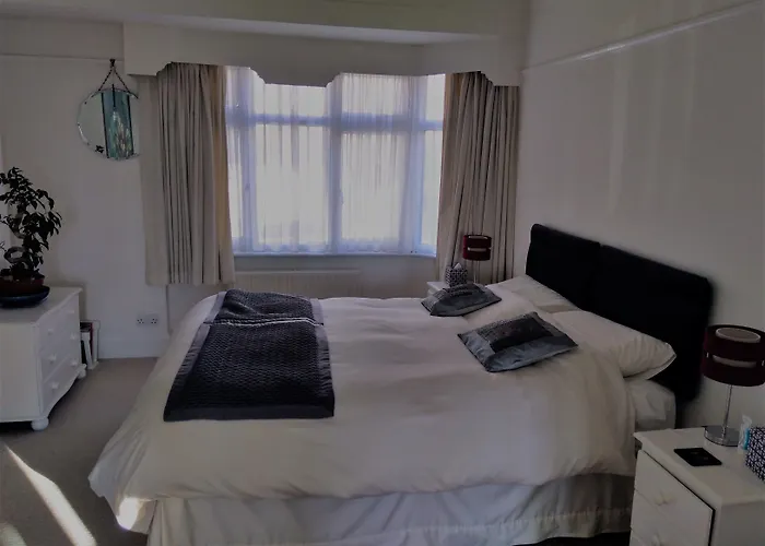 B&B: Crystal Palace B&B