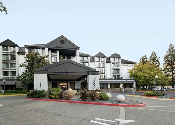 Central hotel: Courtyard By Marriott Santa Rosa