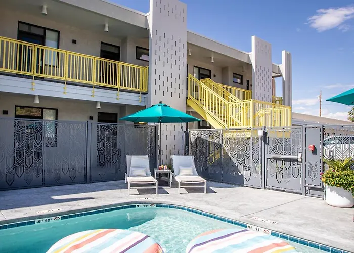 Motel: The Monterey Motel