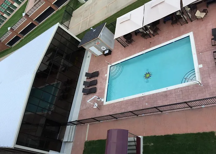 Cheap hotel: Roberts Riverwalk Urban Resort Hotel