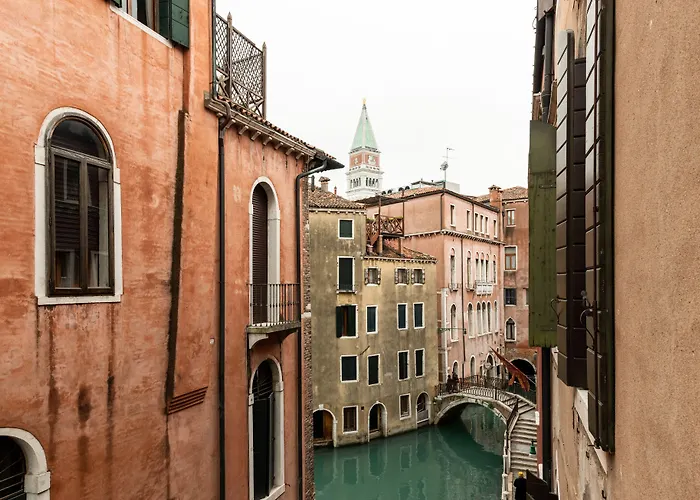  Luxury Venetian Rooms