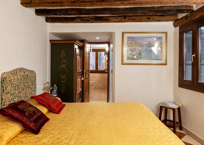  Luxury Venetian Rooms