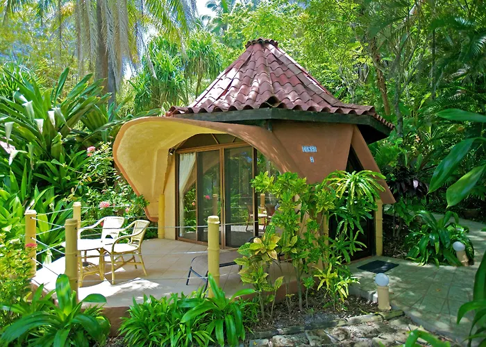 Hotel: Ylang Ylang Beach Resort