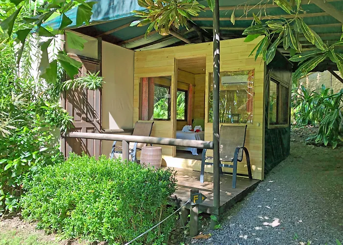 Hotel: Ylang Ylang Beach Resort