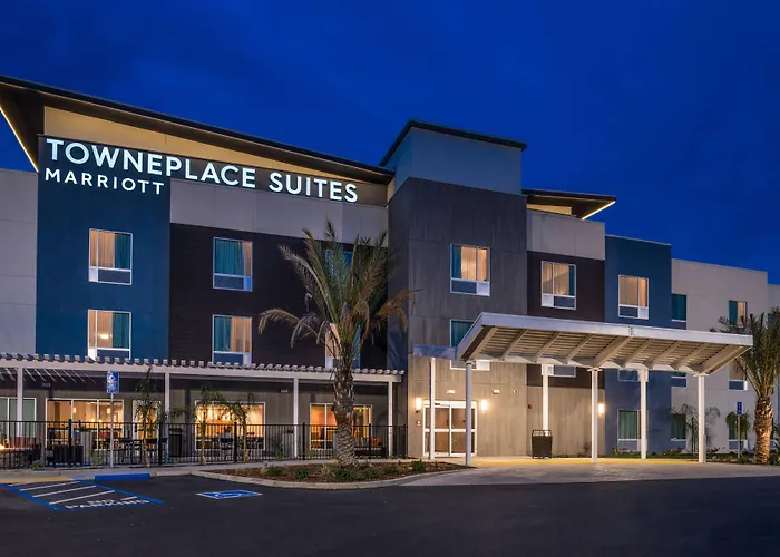 Hotel with pool: Towneplace Suites By Marriott Merced