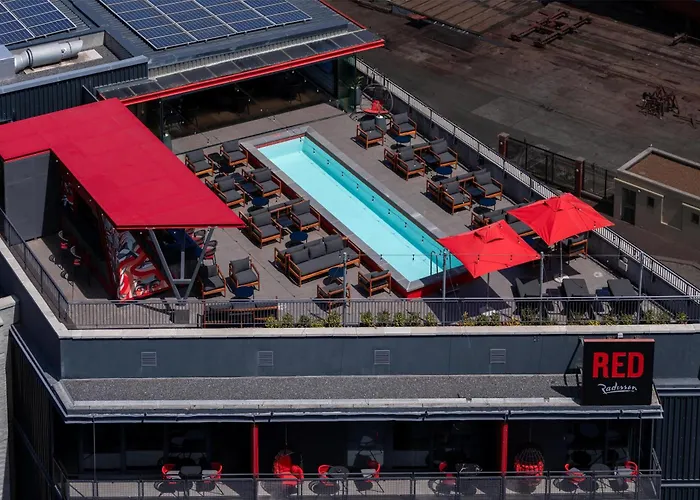 Golf hotel: Radisson Red Hotel V&A Waterfront Cape Town