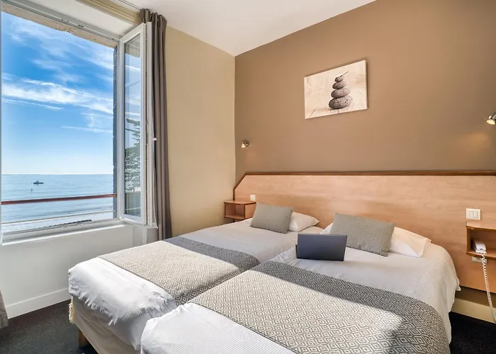 Hôtel accueillant les animaux: Logis Hotel Belle-Vue