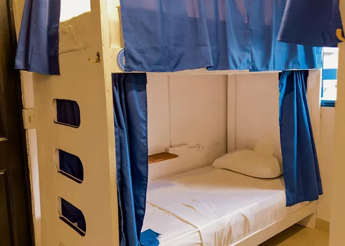 Casa Del Puerto Hostel & Suites