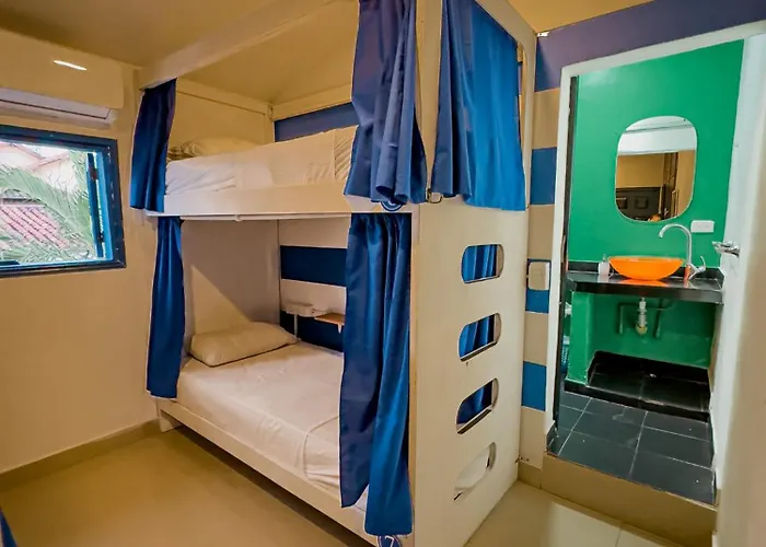 Casa Del Puerto Hostel & Suites