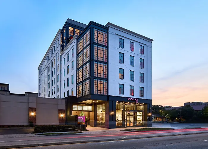 Pet Friendly hotel: Moxy Charleston Downtown