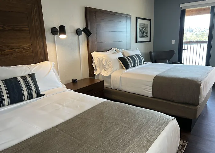 Jacuzzi hotel: Hidden Falls Inn