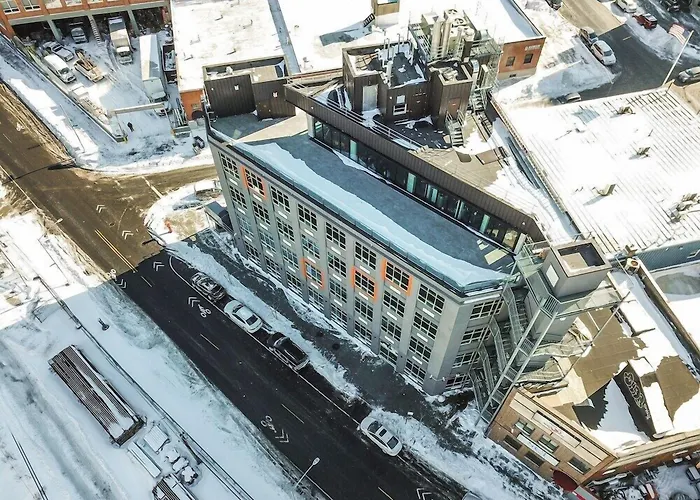 Family Hotel: Feather Factory Hotel