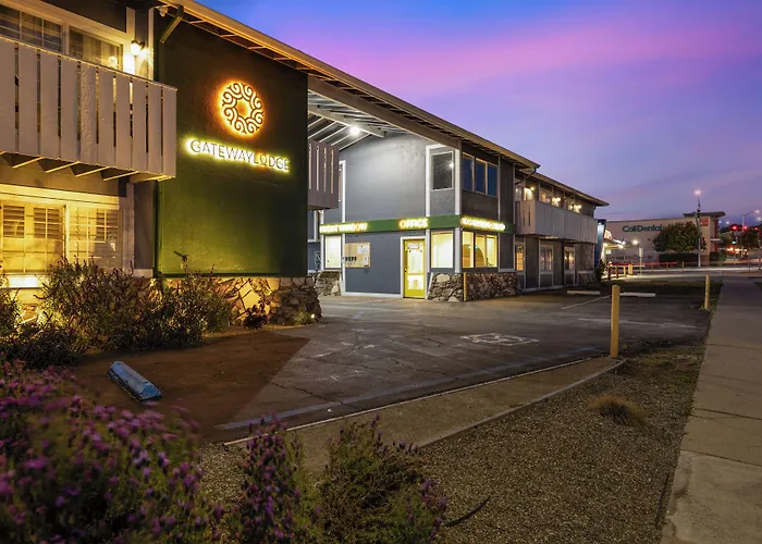 Pet Friendly hotel: Gateway Lodge