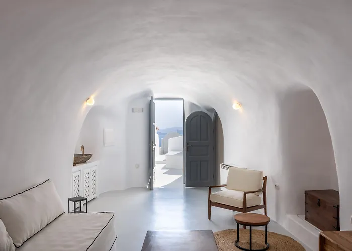 Central hotel: Oia Spirit Studios By Mary D Nomikou