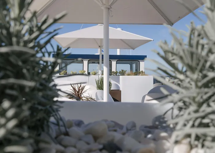 Costa Do Sal Boat Lounge