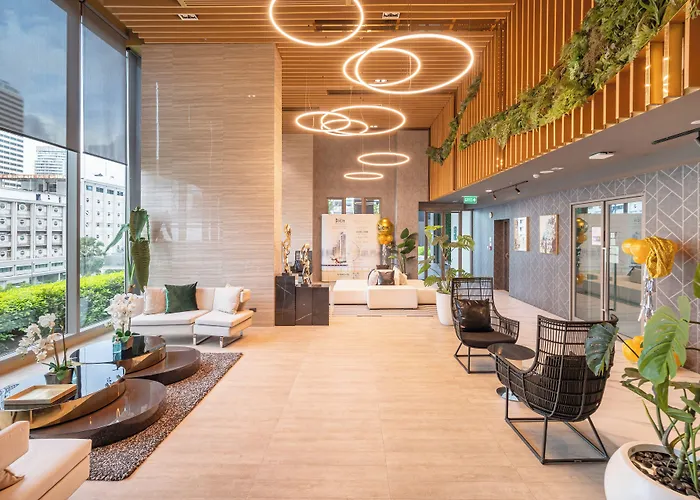 Hotel with pool: The Rich Residence Sukhumvit Nana