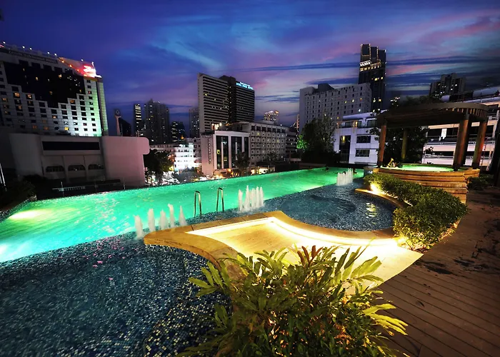 Hotel with pool: The Rich Residence Sukhumvit Nana