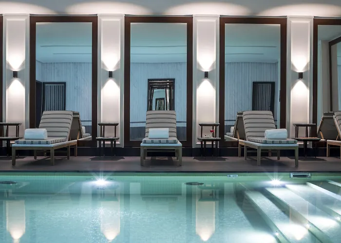 Hotel with pool: J.K. Place Paris