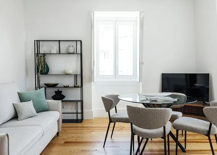 Apart hotel: The House On The Pink Street In Lisbon