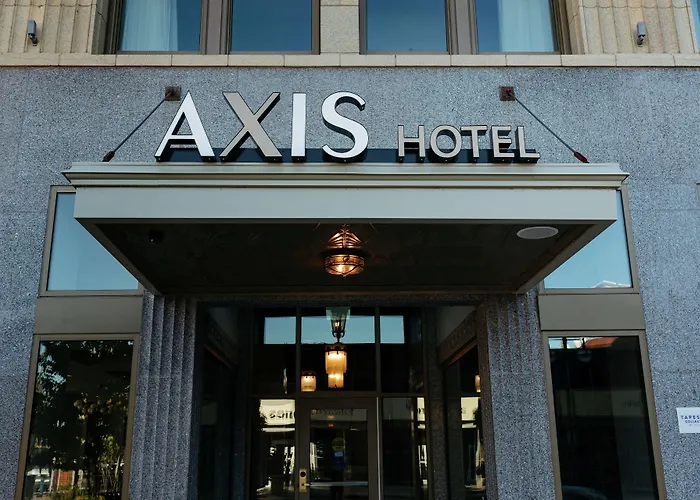 Central hotel: The Axis Moline Hotel, Tapestry Collection By Hilton