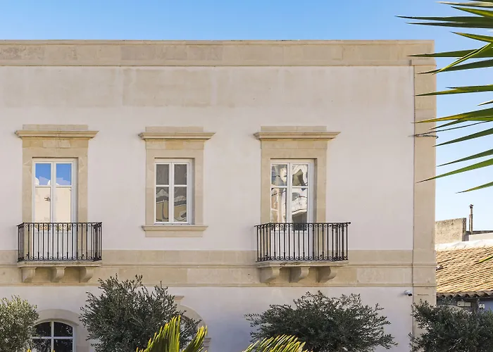  Byssus Suites
