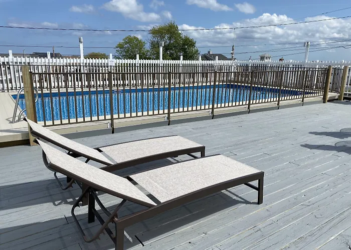 Hotel with pool: Ways Motel