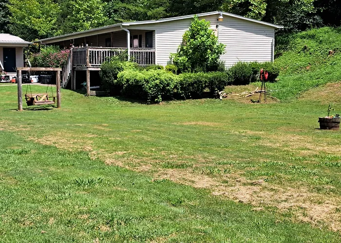 Blue Sky Inn- Complimentary Happy Hour Th-Sun, Veteran Owned, Full Breakfast, Best Green Space, 1 Mile From Blue Ridge, Fire Pit