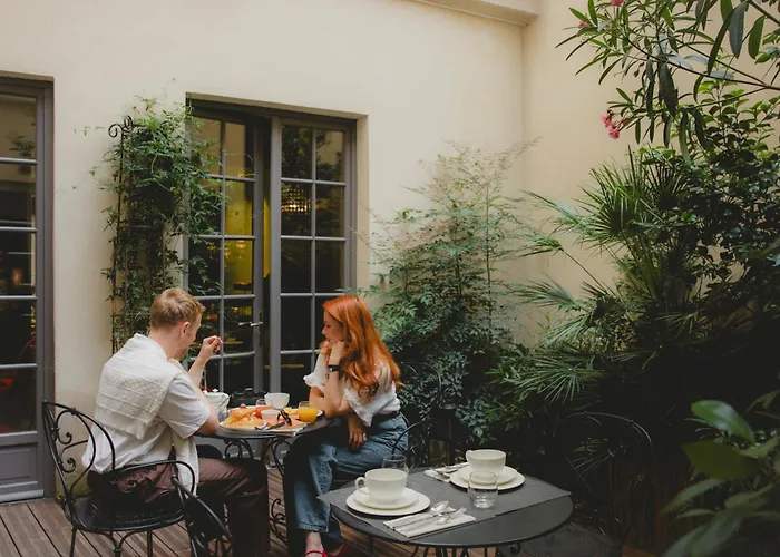  Le Petit Paris