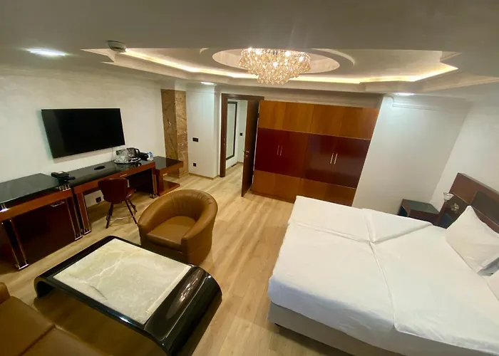 Hotel con piscina: Hotel Anel