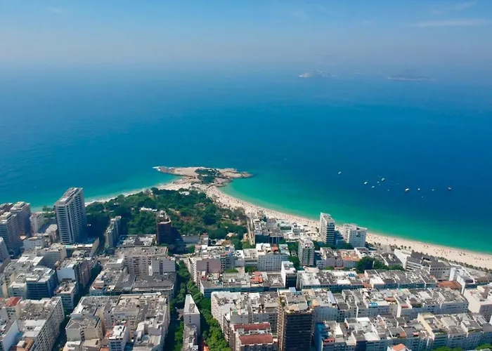 Resort: Pousada Fullano _ Entre Copacabana e Ipanema – Suítes Privativas Confortáveis!