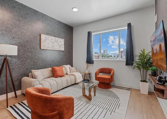 2Br And 2Ba Near Events, Dining, And Trax