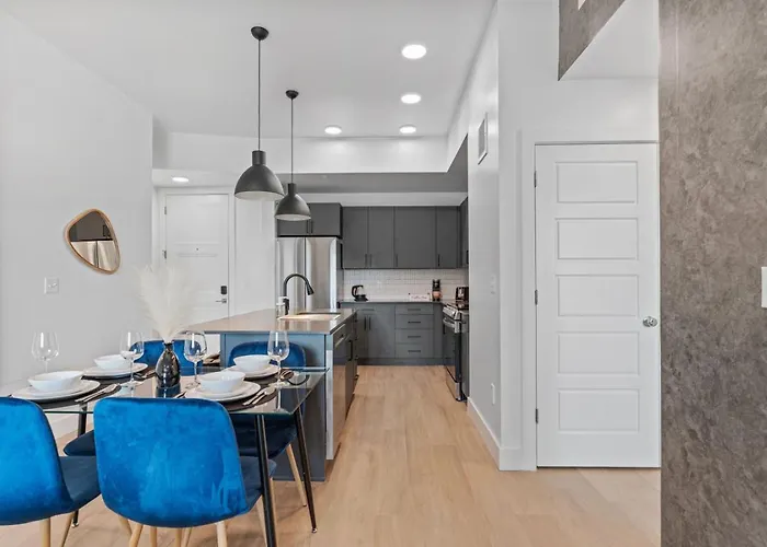 2Br And 2Ba Near Events, Dining, And Trax