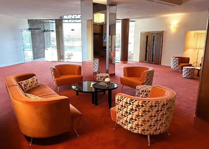 Hotel de 4 estrellas: Starhotels Cristallo Palace