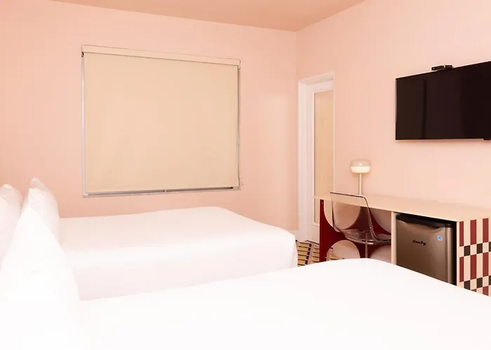 Günstiges Hotel: Crest Hotel Suites