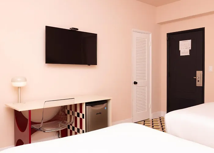 Günstiges Hotel: Crest Hotel Suites