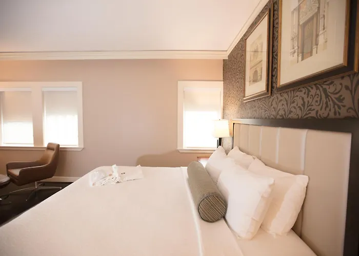 Romantic hotel: The Whitehall Houston