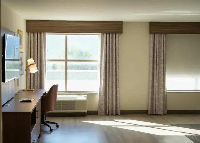 Holiday Inn & Suites Phoenix Airport By Ihg