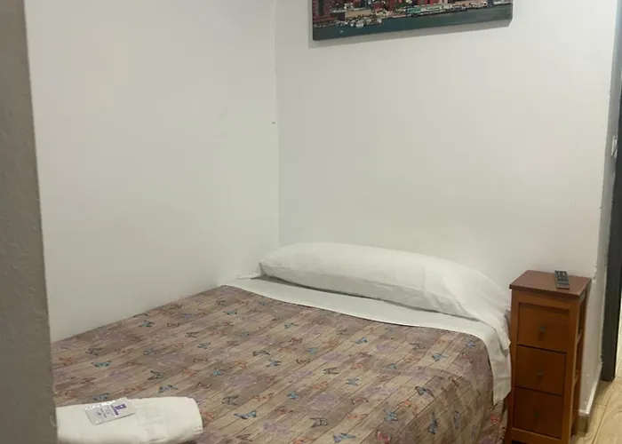 Casa de huéspedes: Pensión LF - No Fumadores - Habitaciones Con Baño Privado - Sin Ascensor