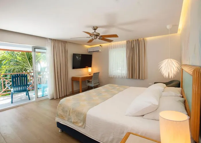 4 star hotel: Hotel Cocoplum Beach