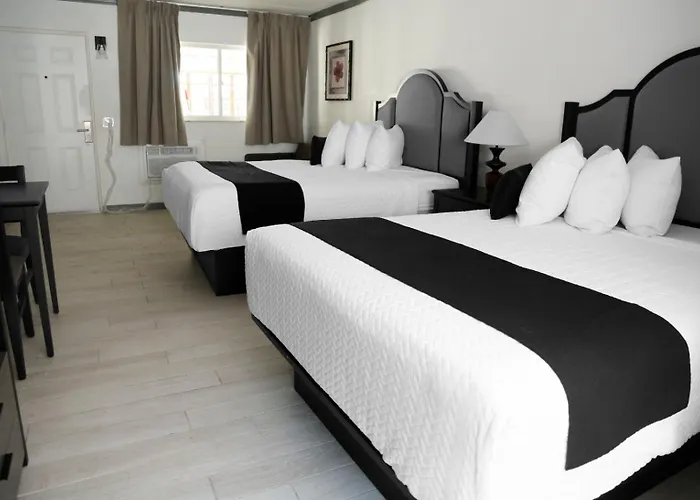 Pet Friendly hotel: Holiday Isles Resort