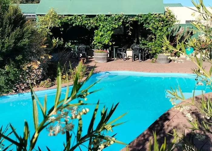 Motel: Commodore Court Motel