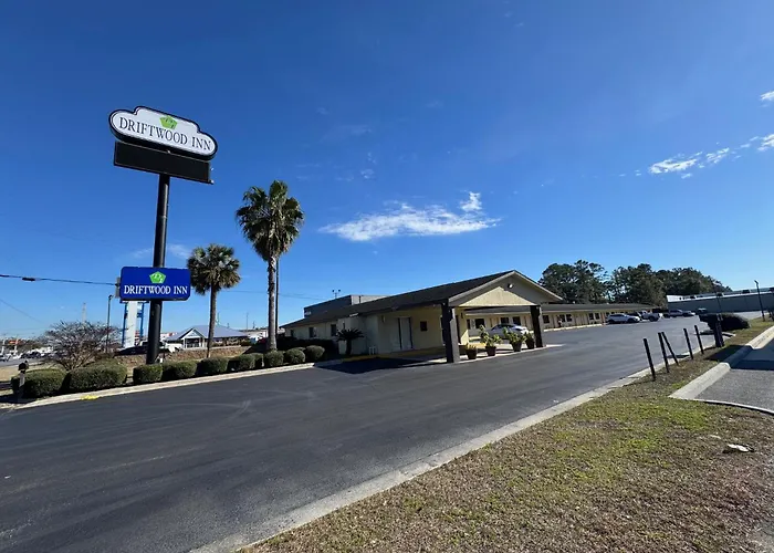 Motel: Driftwood Inn - Lake City