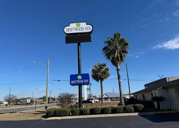 Motel: Driftwood Inn - Lake City