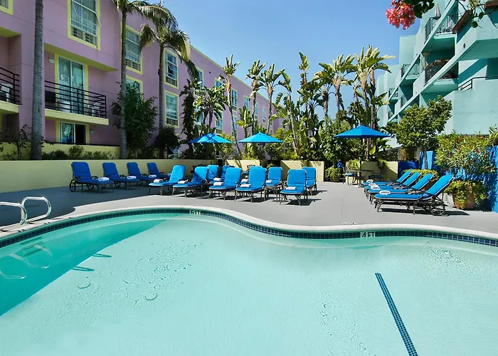 Ramada Plaza By Wyndham West Hollywood & Suites