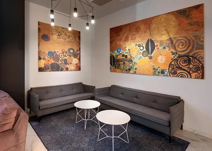 Hotel with pool: Best Western Plus Premium Inn